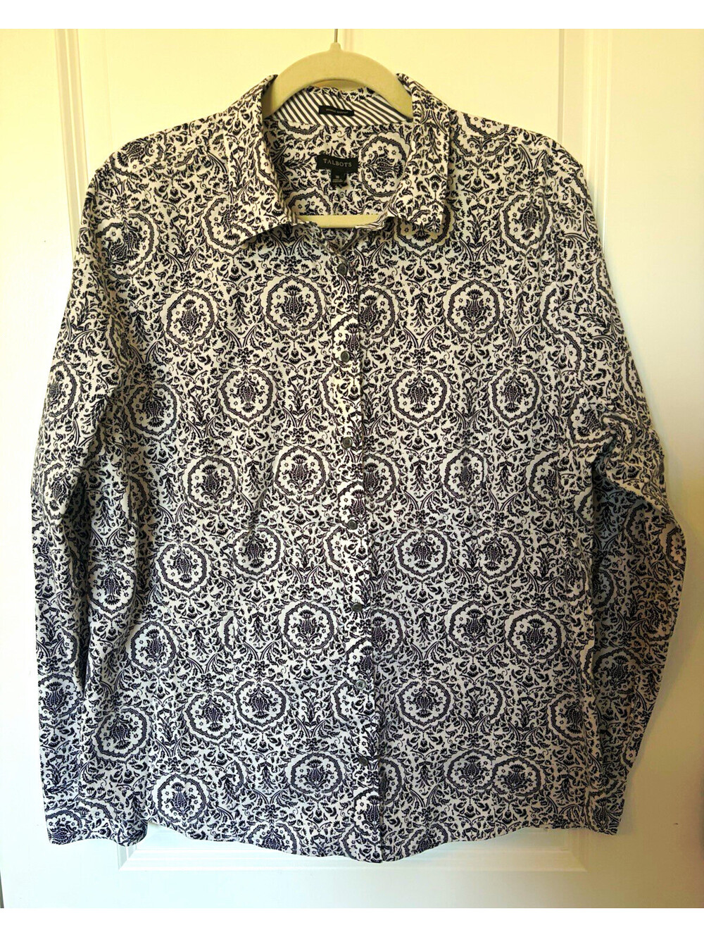 Talbots Wrinkle Resistant Blouse Size 18 Black/White Paisley Button-Up LS